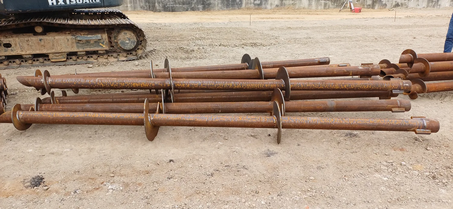 Installing helical piles in Canelas