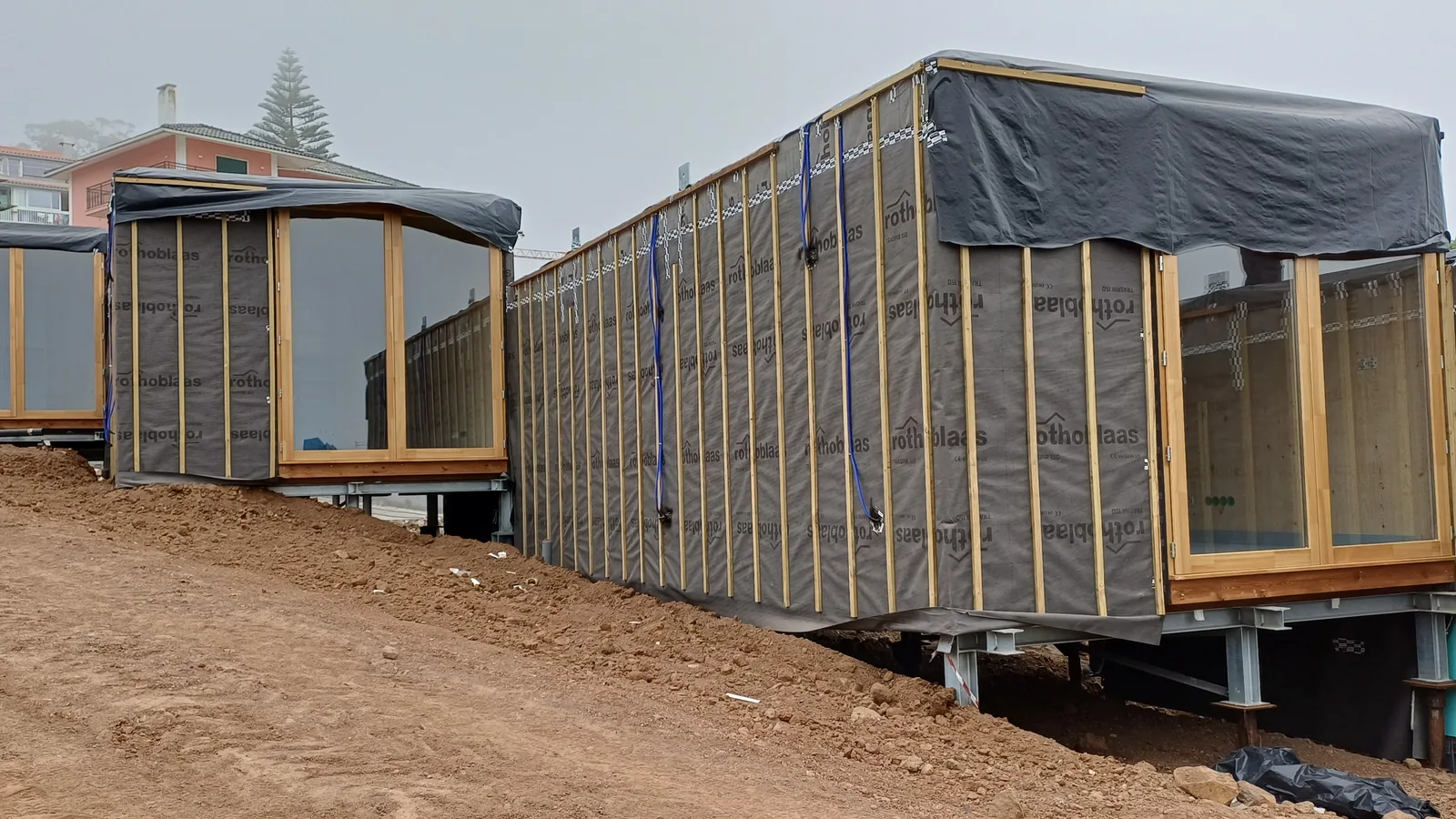 Modular houses on helical piles in Leceia, Oeiras