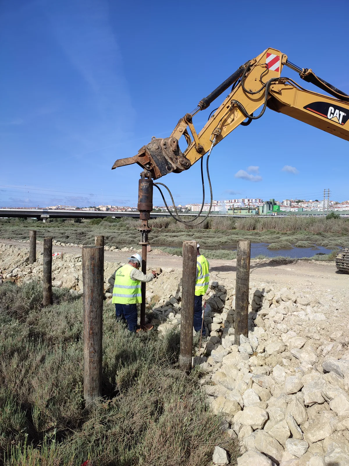 Helical pile installation for a riverside boardwalk in Loures